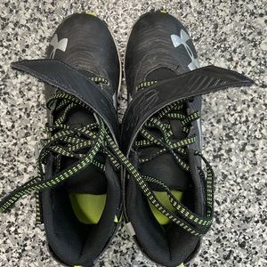 Under armor boys sports cleats